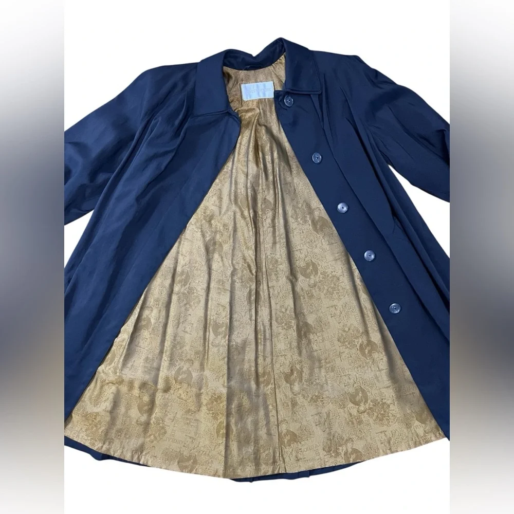 Vintage 80s Jones New York trench coat with gold lining